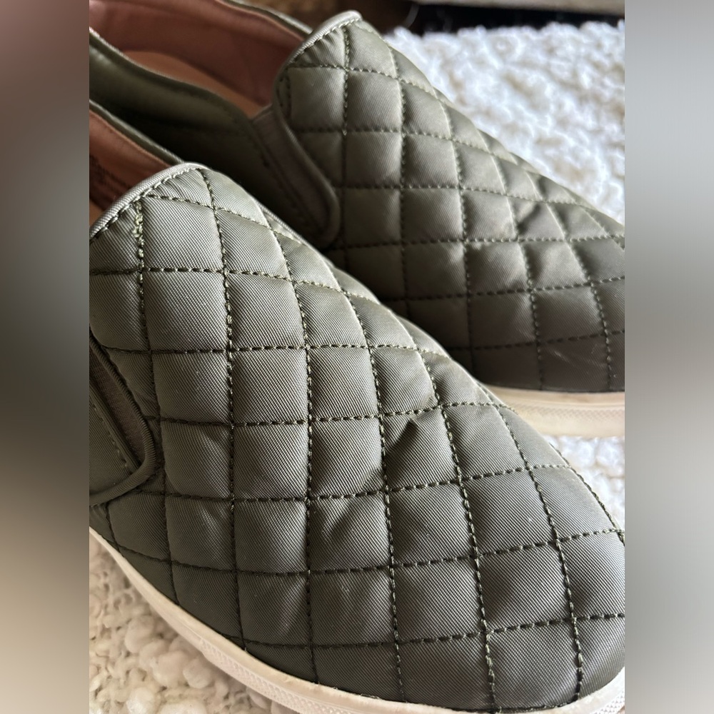 Women’s green quilted slide on shoes size 8.5